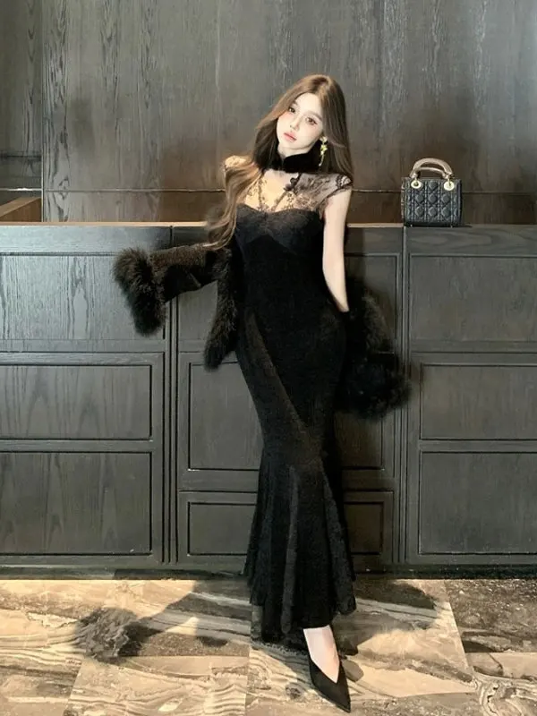 

Элегантный комплект из двух предметов: пальто из искусственного меха и платье-русалка. Роскошный весенний женский ансамбль. Теплый, средней плотности.