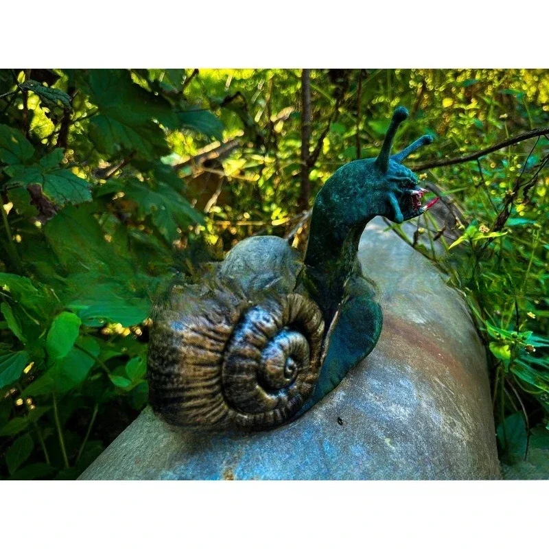 BloodySnail Figurine Bloody Snail Statue Resin Craft Ornament