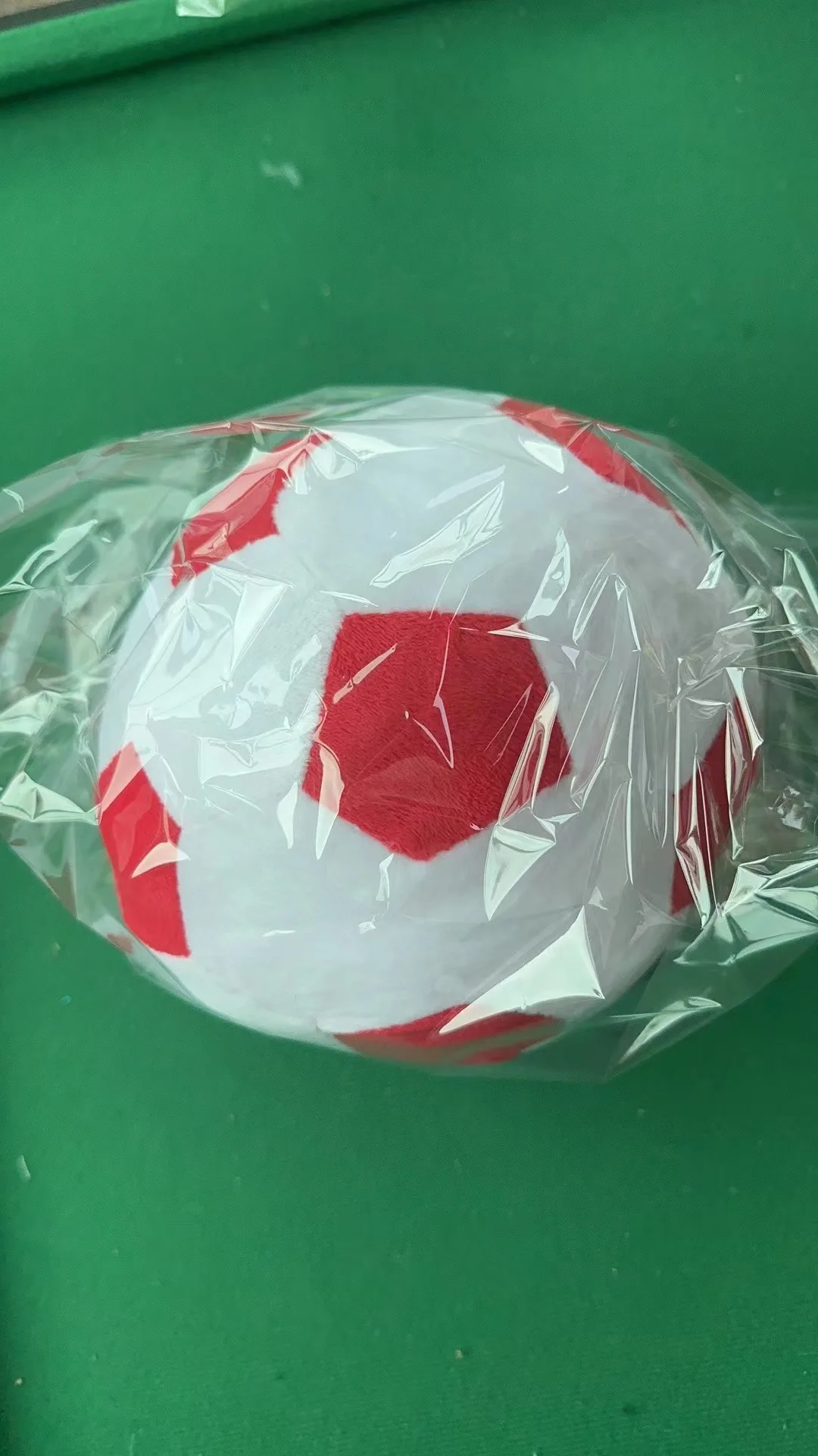 1 Fußball-Plüschtier in zufälliger Farbe für Hunde und Katzen zum Interagieren und Spielen – Detail 1