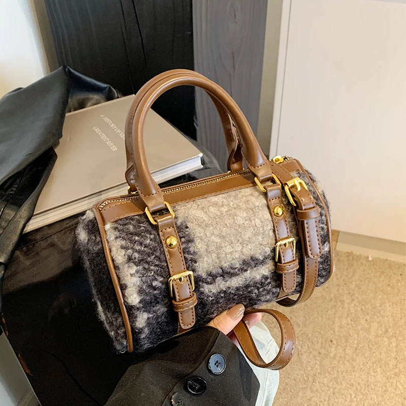 

Paid Lamb Woolen Shoulder Bag for Women Winter Handbag - Fashion Crossbody Bags Fashion Small Square Satchel Black Coffee