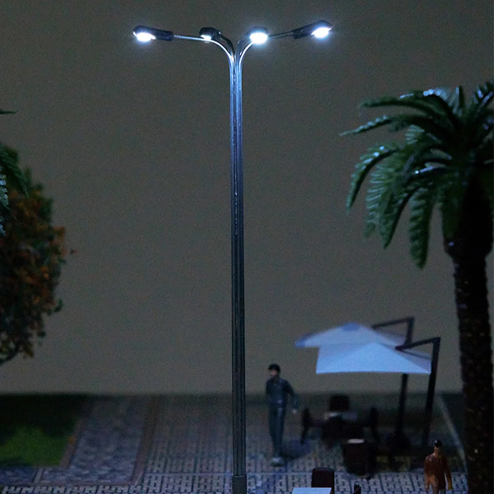 

Miniature Street Light Model LED 4 Head Steel Tube Construction Sand Table Material Special J Type 4pcs (white 1:87) Lamp Post