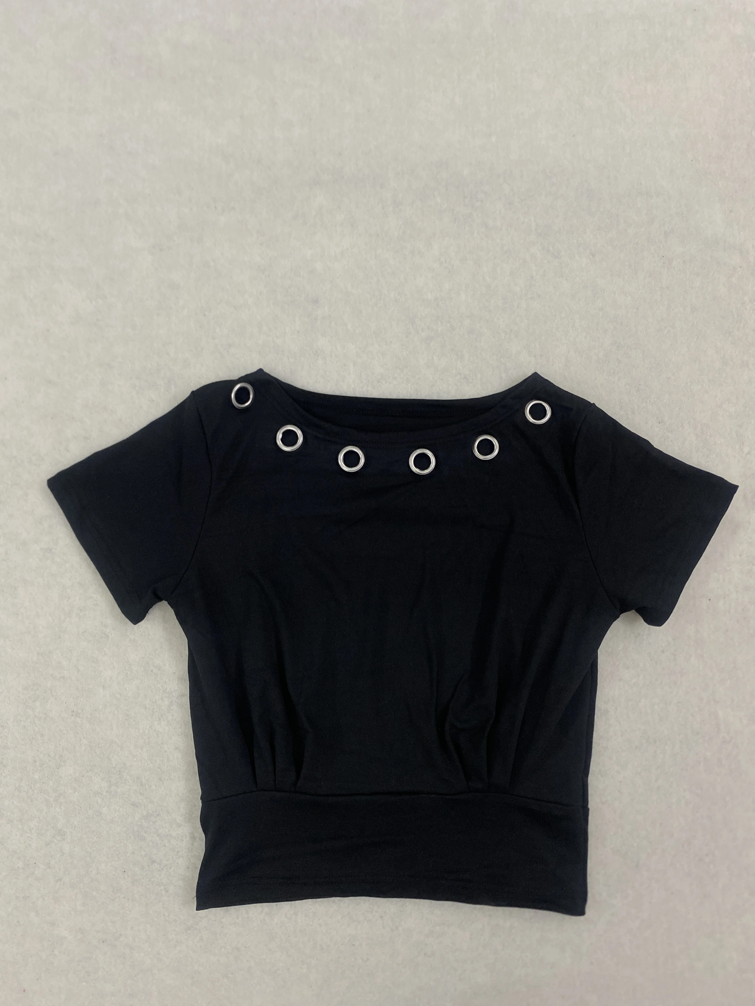 2026 Short Sleeve round Neck Perforated Fit City Style Fashion T-Shirt with Sloping Shoulder Design And Steel Ring Detail