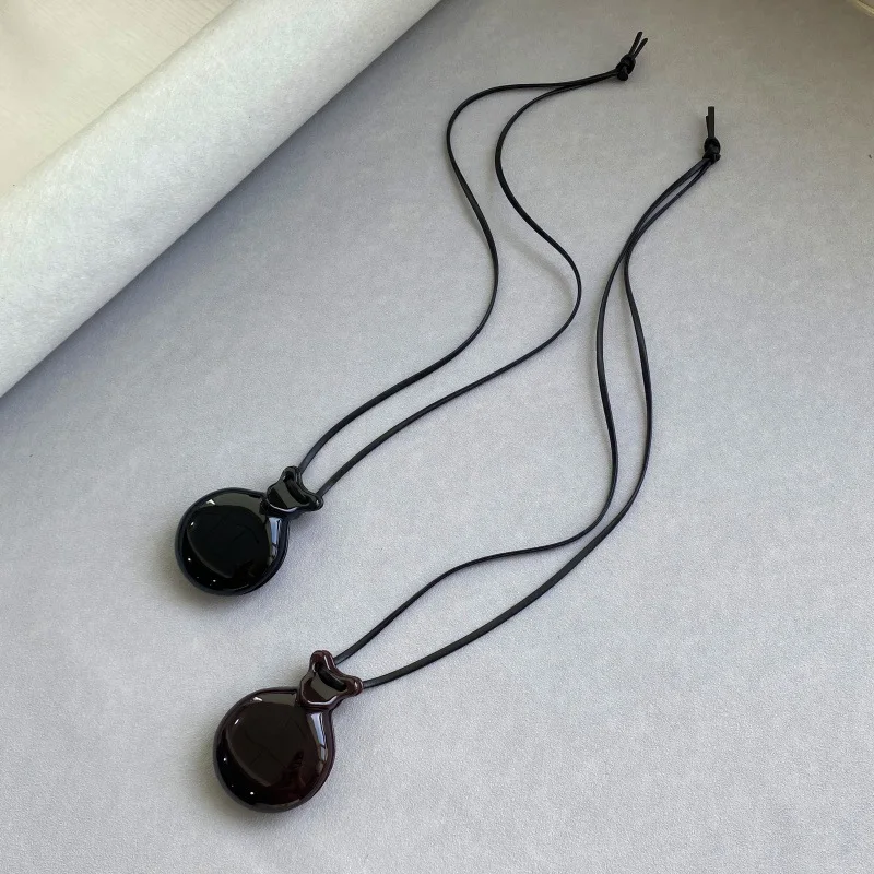 

Кожаное длинное ожерелье, повседневная цепочка для свитера, модные простые осенне-зимние аксессуары, женские украшения геометрической формы, ручная работа