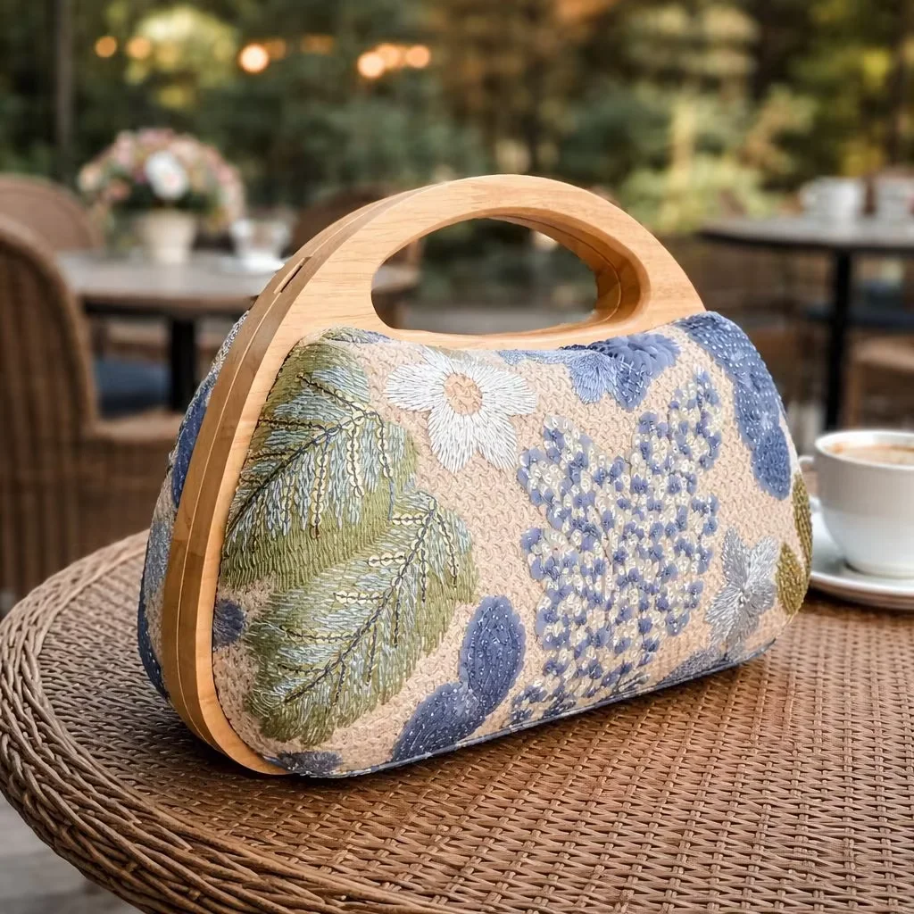 

2026 Woven Embroidered Evening Clutch Shoulder Crossbody Fashion Handbag Ladies Double Sided Sequin Embroidered Dinner Bag 22 cm