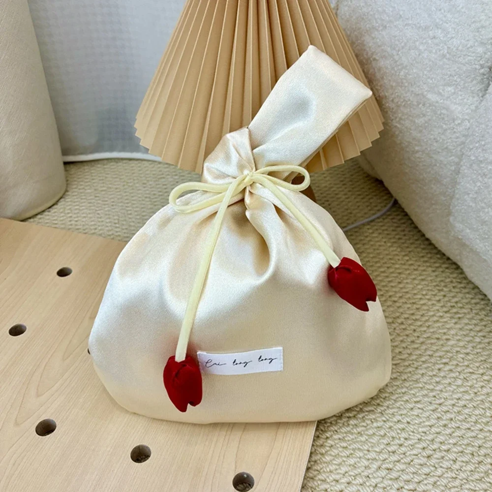 

Vest Shape Tulip Wrist Bag Tope Handle Large Capacity Wedding Beauty Bag Silk cloth New Chinese Style Hanfu Handheld Bag Party