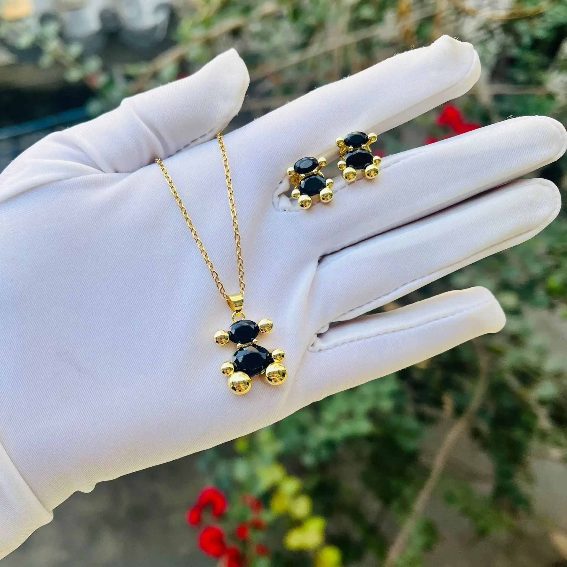 Collar de acero de titanio oso amor abrazo oso colgante micro circón con incrustaciones Tanabata regalo del Día de San Valentín cadena de clavícula