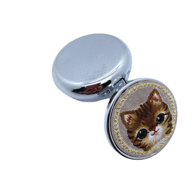 Embroid Vintage Animals Pill Boxes Holder Metal Round 3 Grids Medicine Case Small Portable Container Splitters MR002