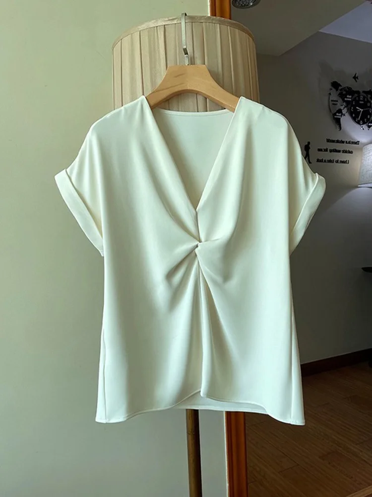 패셔너블한 브이넥 반팔 단색 셔츠 여성용 독특한 디자인 여름 2025 스타일리시 다용도 한국 스타일 루즈핏