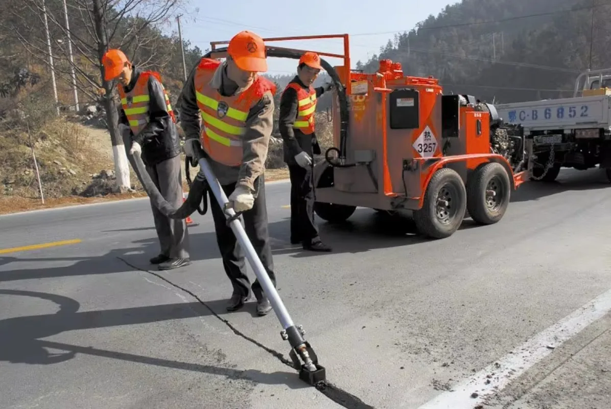 Crack Patching Equipment Road Crack Repair Sealing Machine Concrete Pavement Joint Sealing Machine Highway Crack Filling Machine