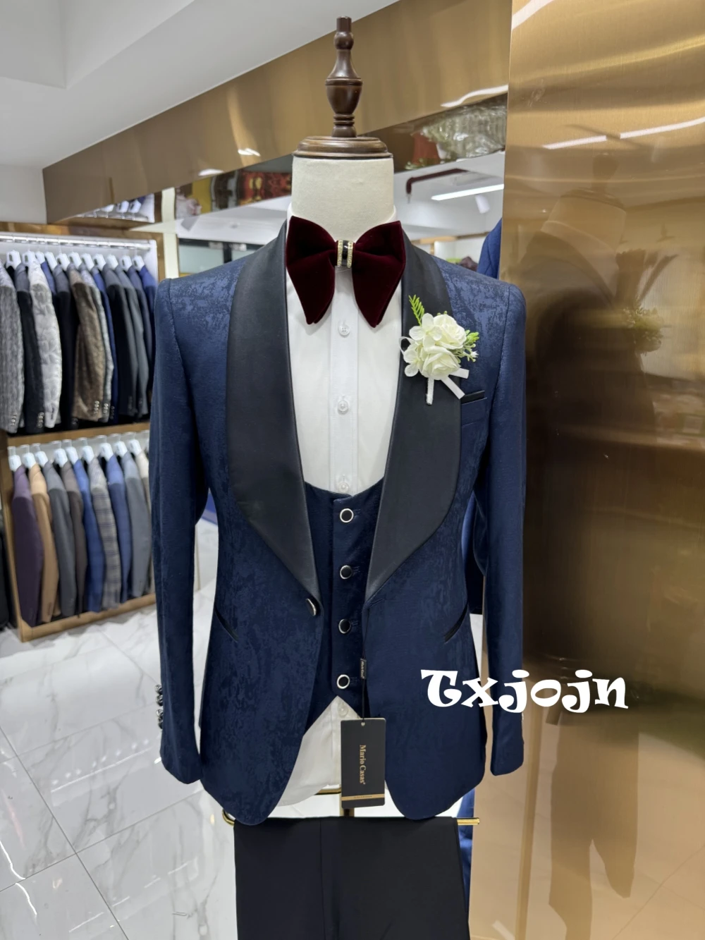 

Luxurious Mature Men's Suits 3 Pieces Wedding Groom Best Man Tuxedo Popular Shawl Lapel Suit Set For Men Customized Four Seasons