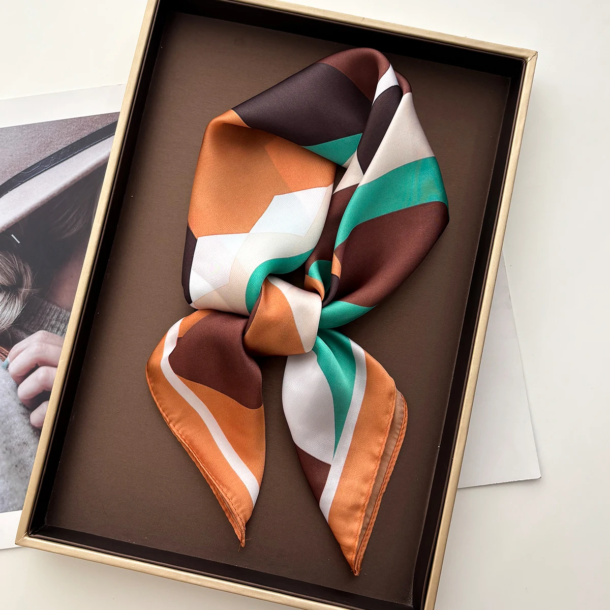 2026 Design Drucken Quadratischen Seidenschal Frauen Halstuch Bandana Foulard Dame Schal Schals Wrap Kopf Haar Band Krawatten