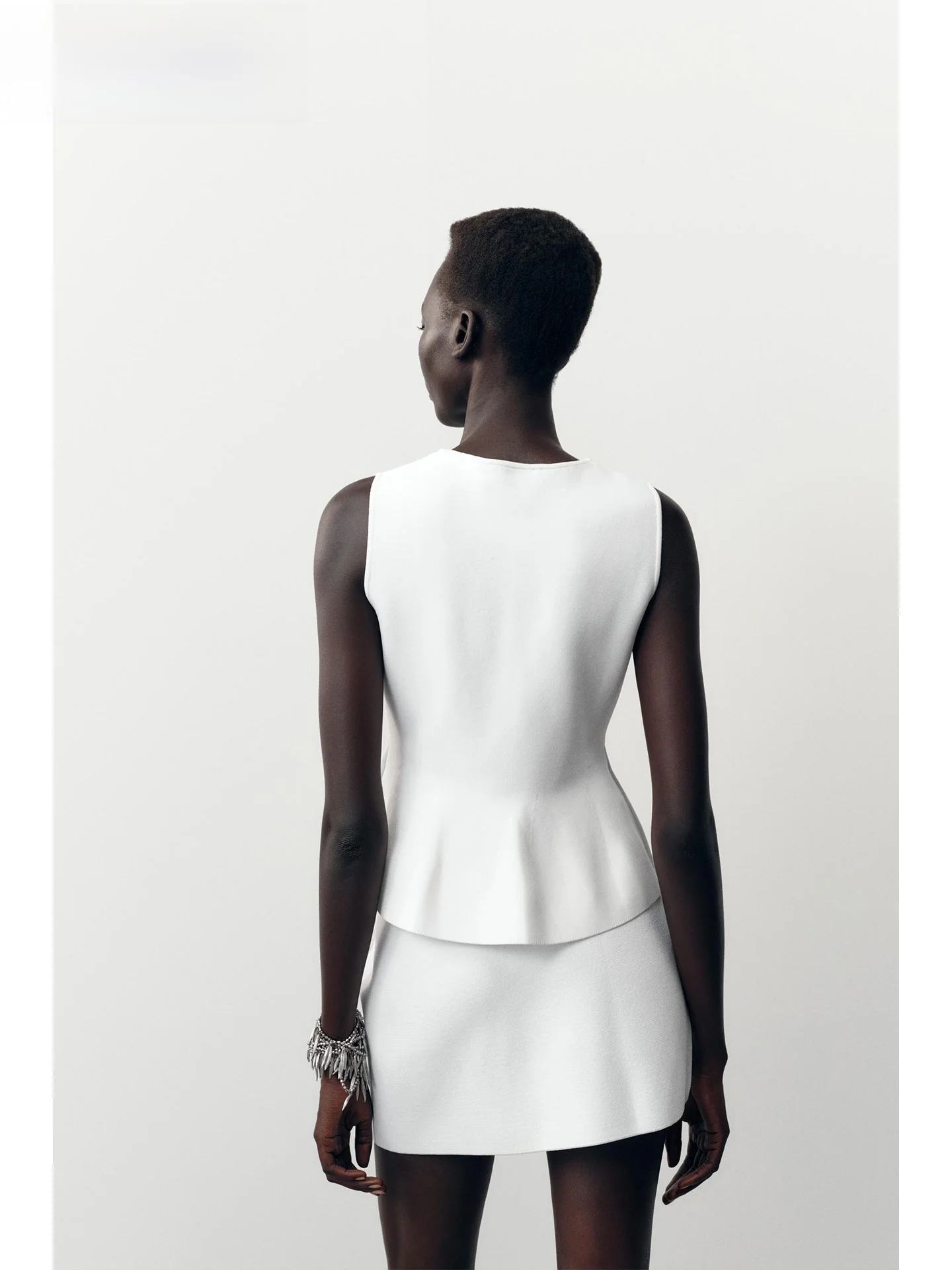 

ZAPRHA Summer 2025 New Sle Nine-Point ort Skirt Knitted Vest Top round Ne Svel Versatile Fit Pure Color Single Bu...