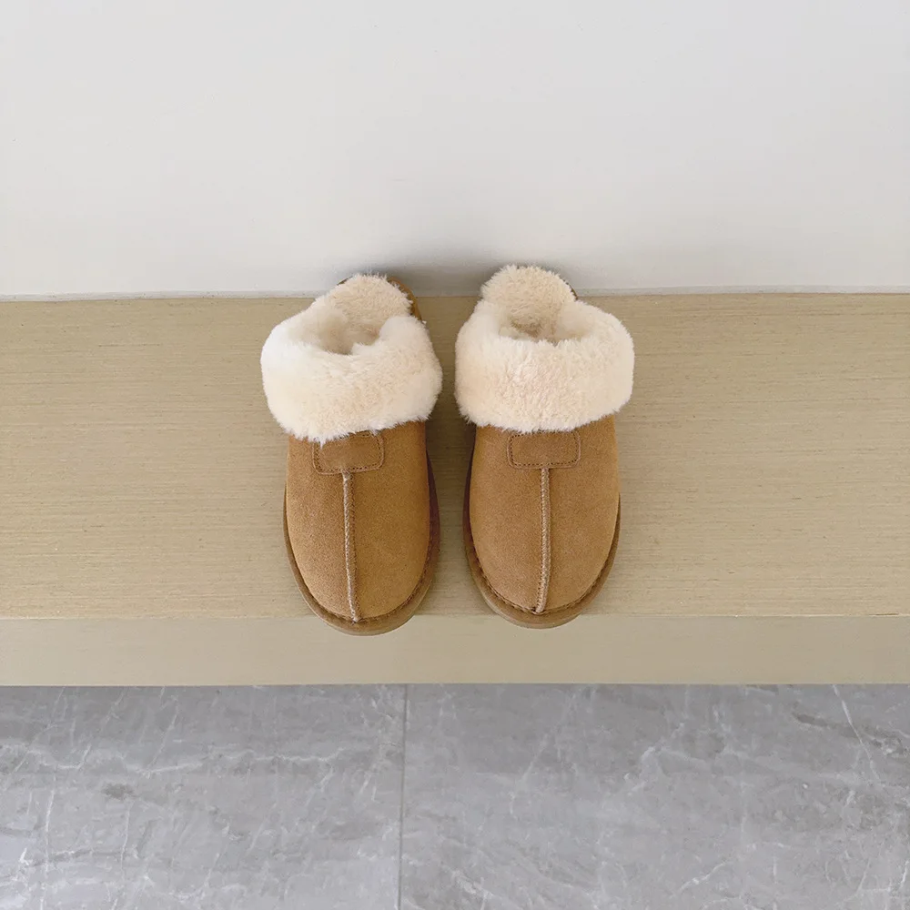 Winterliche Indoor-Beidou-Hausschuhe aus Schaffell und Fell für Frauen und Kinder. Weiche Hausschuhe mit flachem Absatz für den Außenbereich. – Detail 9
