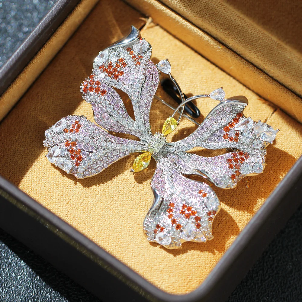 

Изысканные броши-бабочки с розовым градиентом и микроинкрустацией цирконами для женщин: элегантный аксессуар для пальто