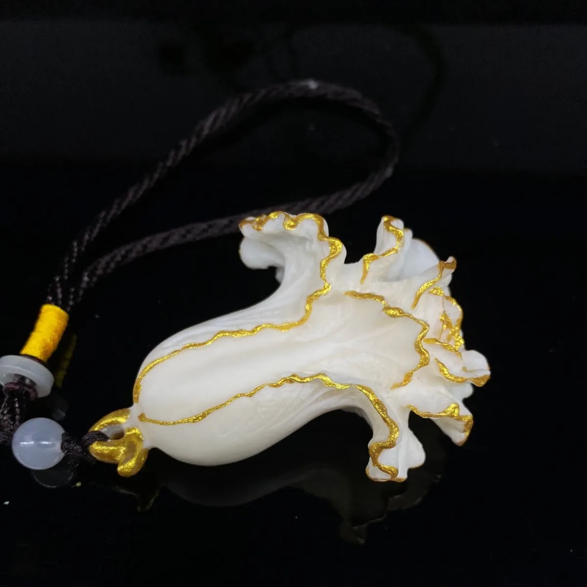 Ivory Nut Carved Gilded Cabbage Wealth Fortune Hand Piece DIY Desktop Car Interior Decor Craft Ornament