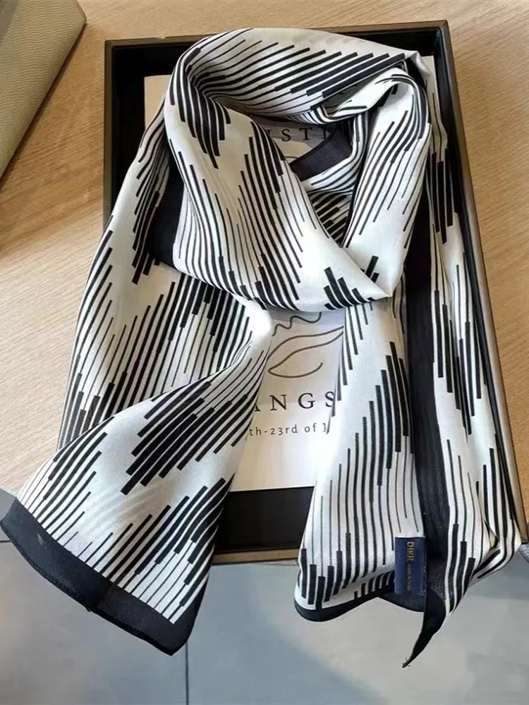高級桑絹スカーフ　おしゃれで多用途な軽量ラグジュアリーショール　幾何学模様プリントスカーフ　オールシーズン対応