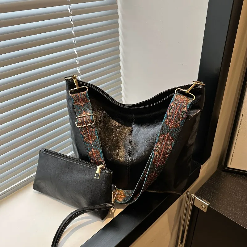 

Retro PU Material Bucket Shoulder Crossbody Bag Set, Adjustable Wide Strap for Women's Daily Use Zipper Closure Polyester Lining
