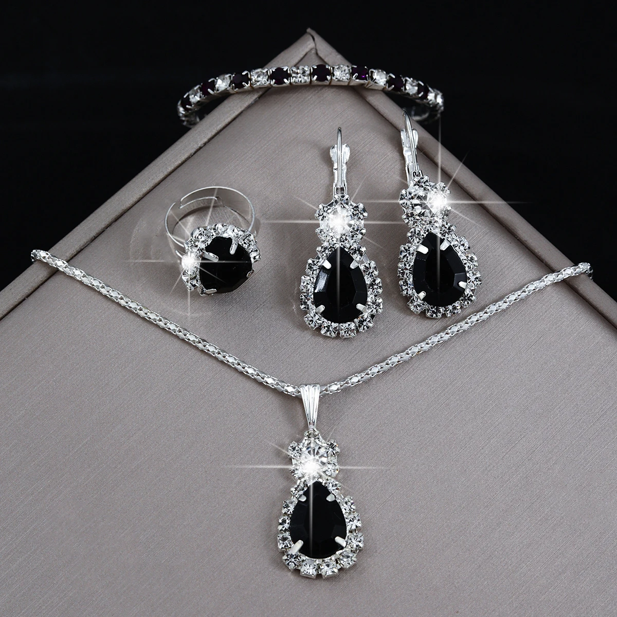 5-Piece Set of Fashionable Women's Black Teardrop-Shaped Stainless Steel Rhinestone Jewelry Set, Including Necklace, Bracelet, Earrings, and Ring, as a Holiday Gift for Her
