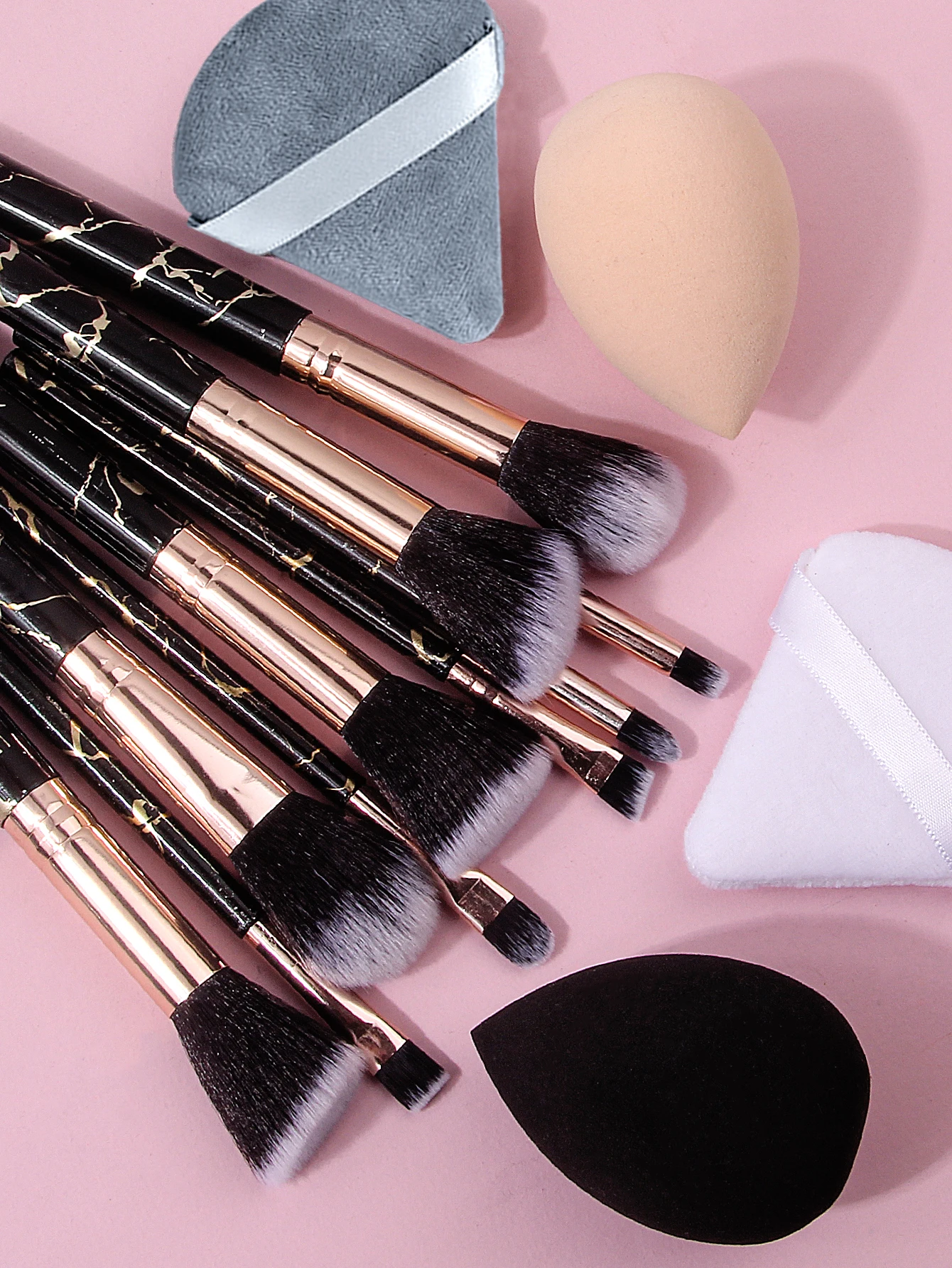 Conjunto de pincéis de maquiagem de alta qualidade, 14 peças, incluindo conjunto de pincéis faciais com textura de mármore e conjunto de sopro de pó de esponja de maquiagem sem entupimento