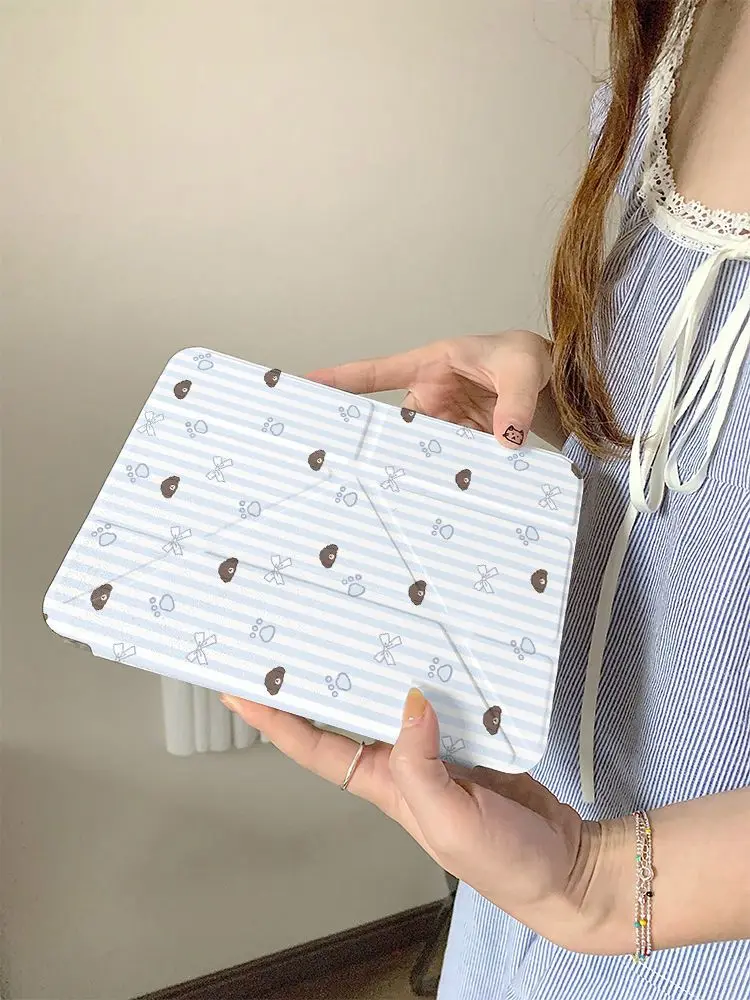 

Чехол для iPad с синими полосками и рисунком щенка для iPad Pro 11, 13 дюймов, iPad Pro 12.9 дюймов 2025, iPad Air 7, 10-го, 11-го поколений, M4/5, MINI, 3+ года, складной, противоударный чехол Y2K
