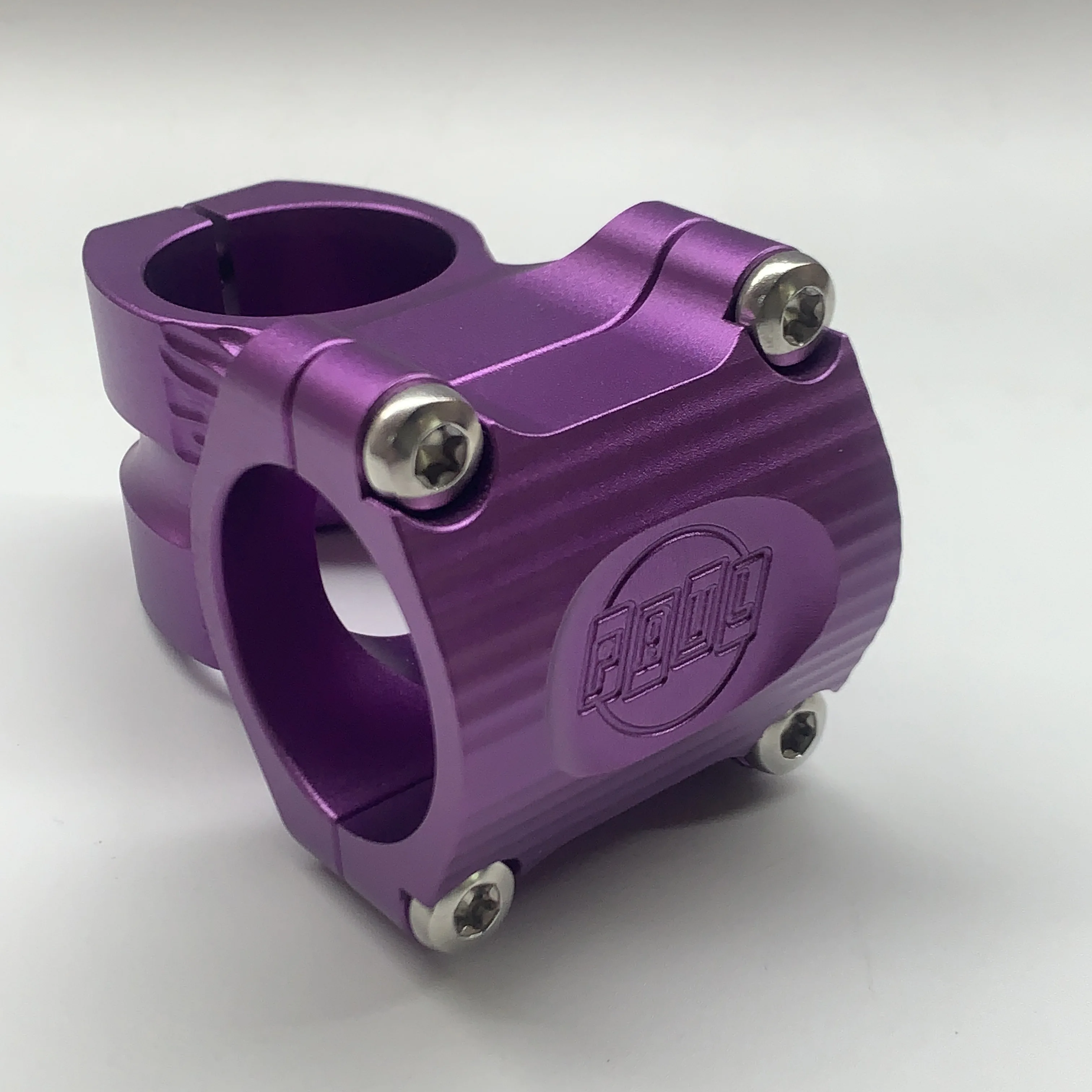 يقوم مكون بول بتجعل عربة محطة السيارات المزودة بتطابق مثالي لدراجات الطريق، مع عيار 31.8 مم وجذع 0 درجة