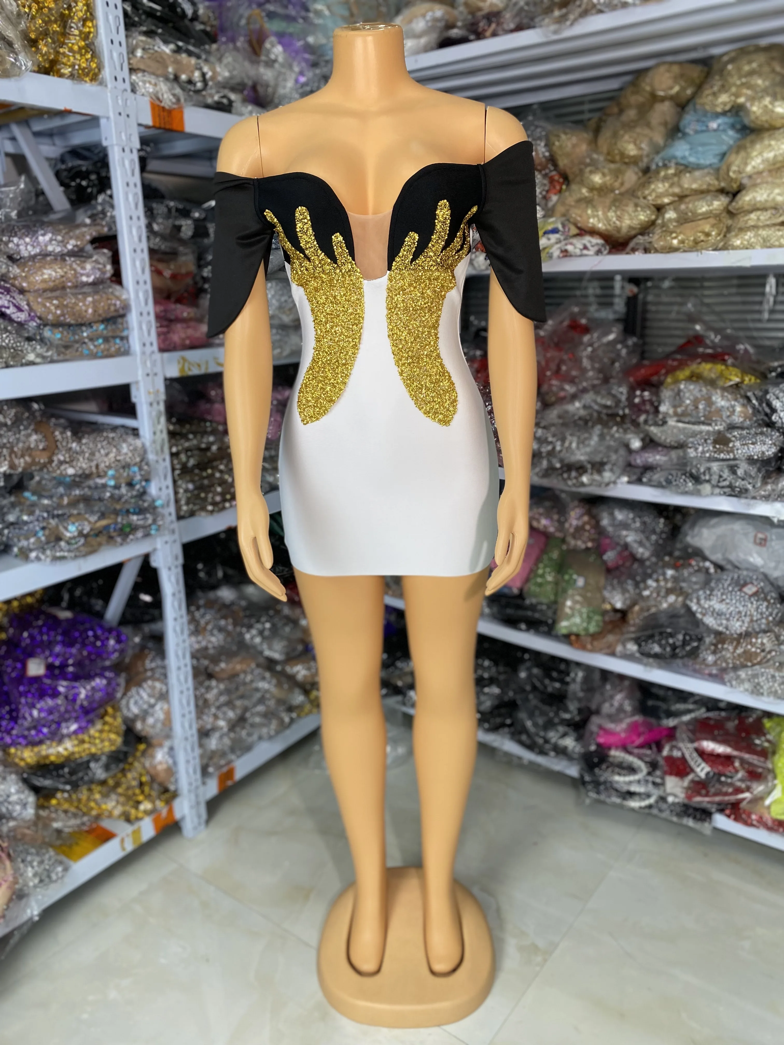 Femmes nouvelle robe à bandes épaules dénudées Patchwork or strass moulante Mini haute rue soirée Club robe de soirée Look invité