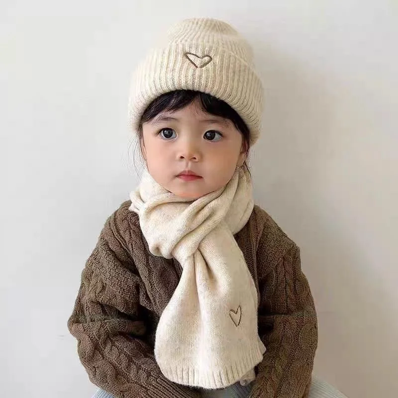 

Warm Winter Headwear Neck Warmer Kids Knitted Hat and Scarf 2Pcs Sets Heart Embroidery Design Soft Knit Outfit for Boys Girls