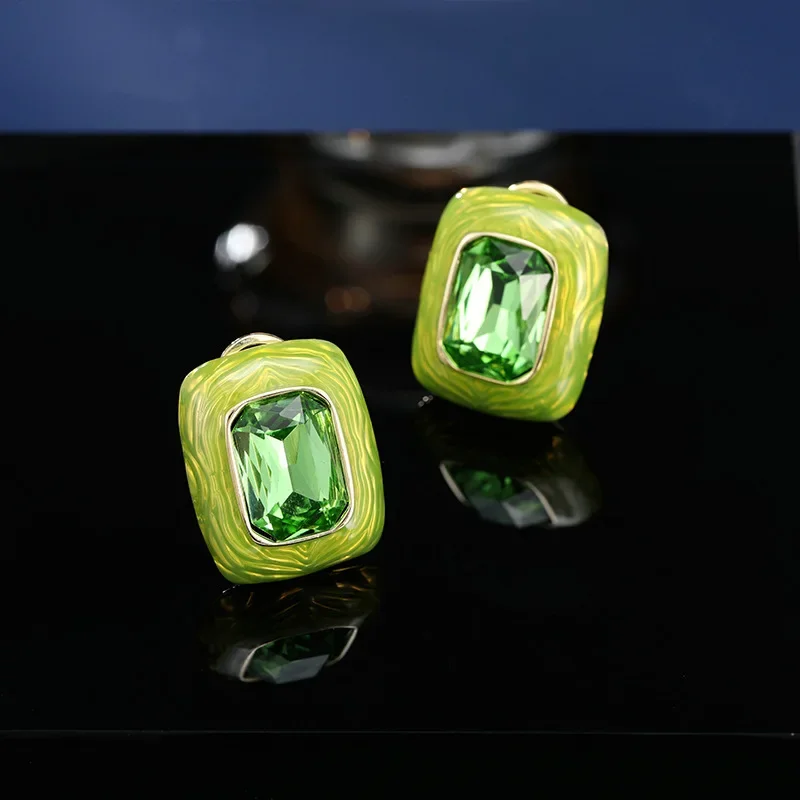 2025 new Earrings with a sense of design and craftsmanship, square, simple and fashionable stud earrings