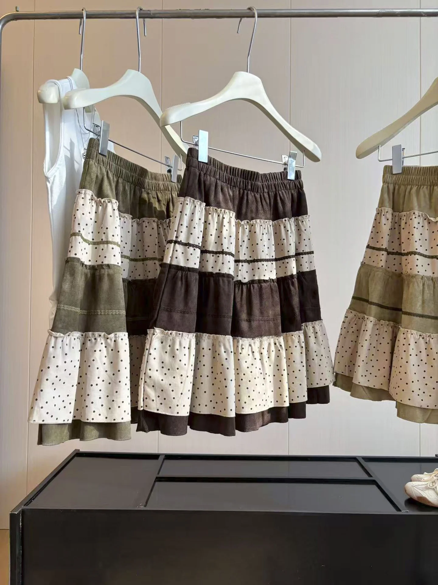 Retro Wood Grain Polka Dot Splicing A-Line  Skirt Women's High Waist Slim Fit Cake Style Mid-Length Skirts Autumn 2026