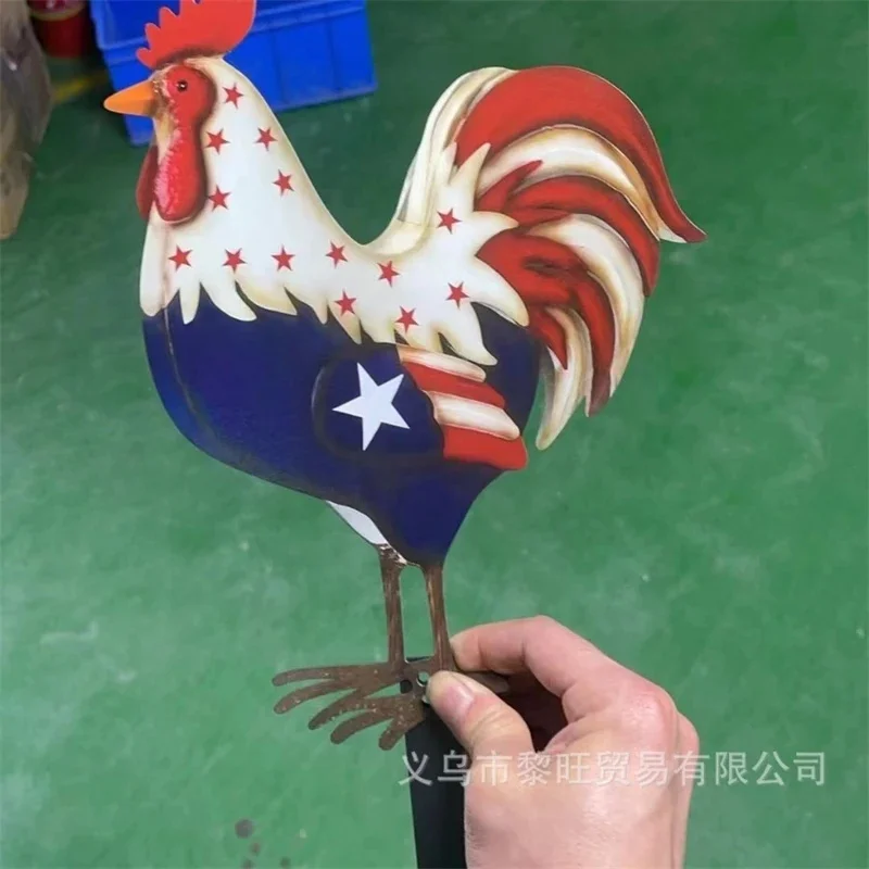 Metal Patriotic Rooster Statue Outdoor Garden Lawn Stake Ornament USA Patio Accent For 4th Of July Celebration Home Decor