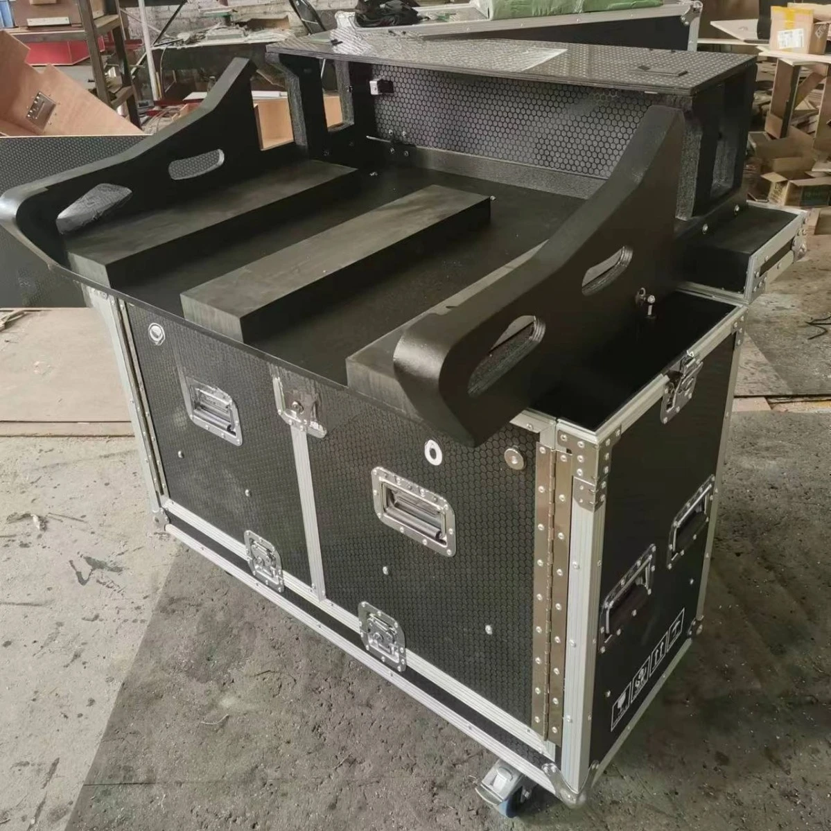 M32 Mixer Air Case Cabinet Hydraulic Shockproof Transport Live Console Flight Case