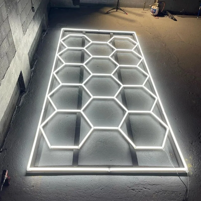 Image of Sechseckige Garagenleuchten Auto-Deckenleuchten Superhelle 6500K Waben-LED-Leuchten DIY LED-Röhren Auto-Detailing Ausstellungsraum 4S Werkstatt Friseur-Deckenbeleuchtung Studio