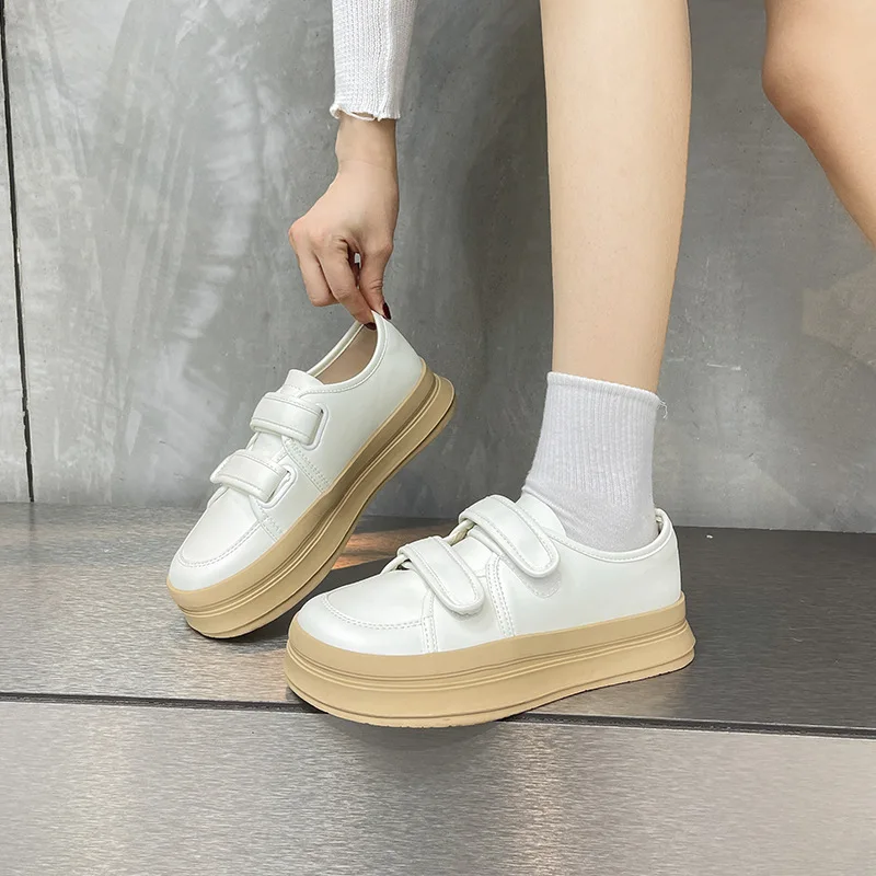 

Hook Loop White Leather Sapatos Feminino Round Toe Thick Flat Sole Zapatos Mujer 2024 Tendencia Shallow Bread Casual Shoes Women