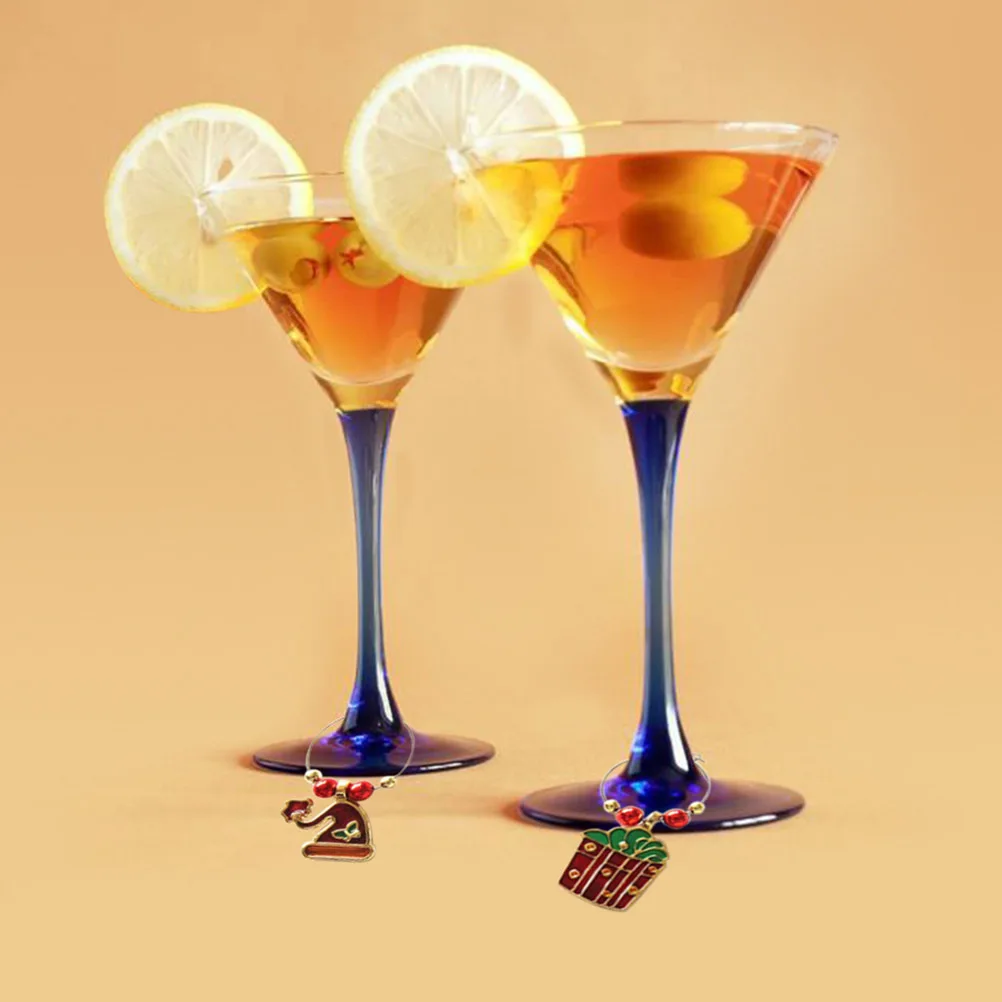 

6Pcs Holiday Wine Glass Charms Set Christmas Themed Drink Markers Buckle Design for Parties Family Events Gift Use