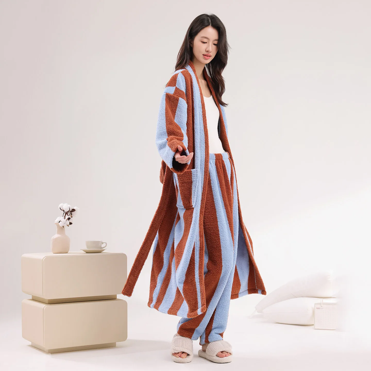 

2025 New Womens Striped Long Coral Fleece Robe And Pants Set Winter Thick Warm Bathrobe Mens Sleepwear Hooded Dressing Gown
