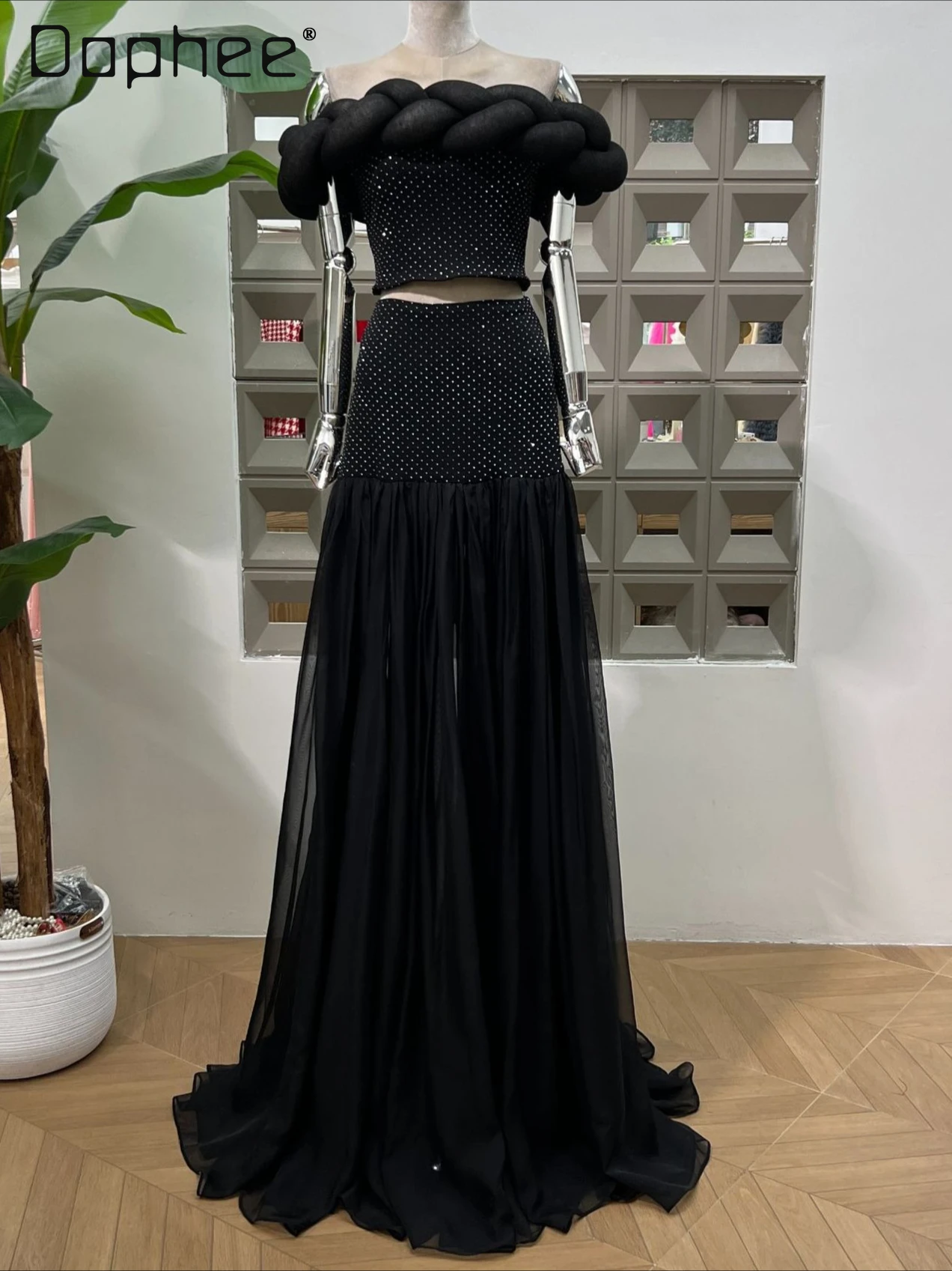 

Unique Street Heavy Rhinestone Evening Dresses Three-Dimensional Knot Off-Shoulder Top High-Waisted Maxi Skirt Two-Piece Set