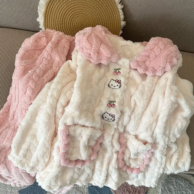 ชุดนอนเด็กผู้หญิง คอปกตุ๊กตา สีแอปริคอต ลายเฮลโลคิตตี้ ผ้ากำมะหยี่คอรัล หนานุ่ม แขนยาว กางเกงขายาว ชุดลำลองใส่ในบ้าน