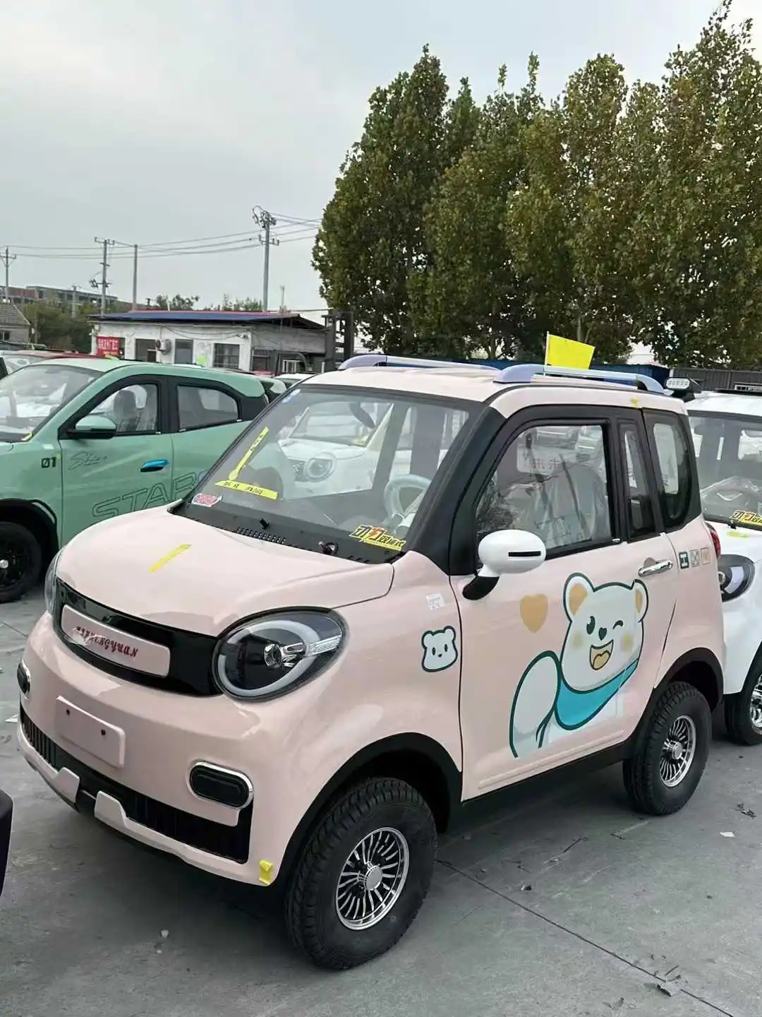 Four-wheeled electric vehicles, energy-saving electric vehicles, commuter cars