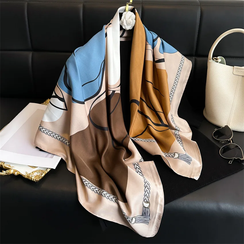 90*90cm Bedruckter Weicher Quadratischer Schal Frühling Sommer Atmungsaktive Damen Seidenschals Bandanas Luxuriöser Strand-Schal Eleganter Hijab