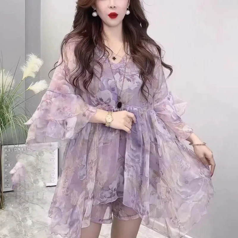 

Fashion New Women's Summer V-neck Patchwork Printing Folds Loose Casual All-match Short Sleeve Chiffon Top Short Suit JJ29