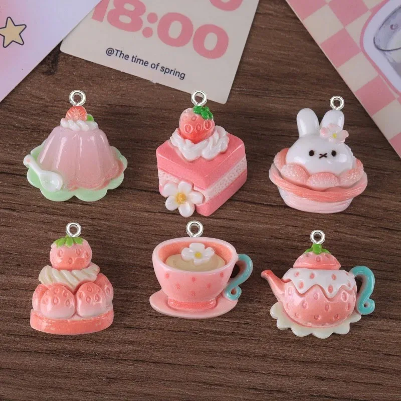 10 pendentifs en résine en forme de gâteau aux fraises de la série Cartoon Sweet Pink pour la fabrication de bijoux DIY, accessoires pour thé de l'après-midi, pinces à cheveux et porte-clés