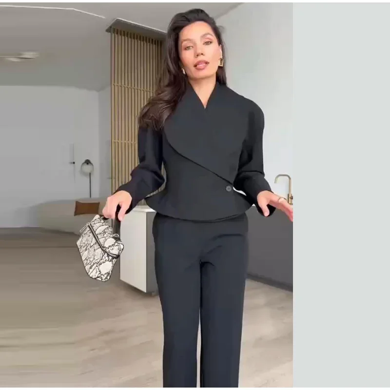 Damen-Hosen-Sets, V-Ausschnitt, Langarm, Taillenbetonende Asymmetrische Mäntel, Hochgeschnittene Plissierte Hosen, Schicke Büro-Outfits für Damen, Neuheiten – Detail 4