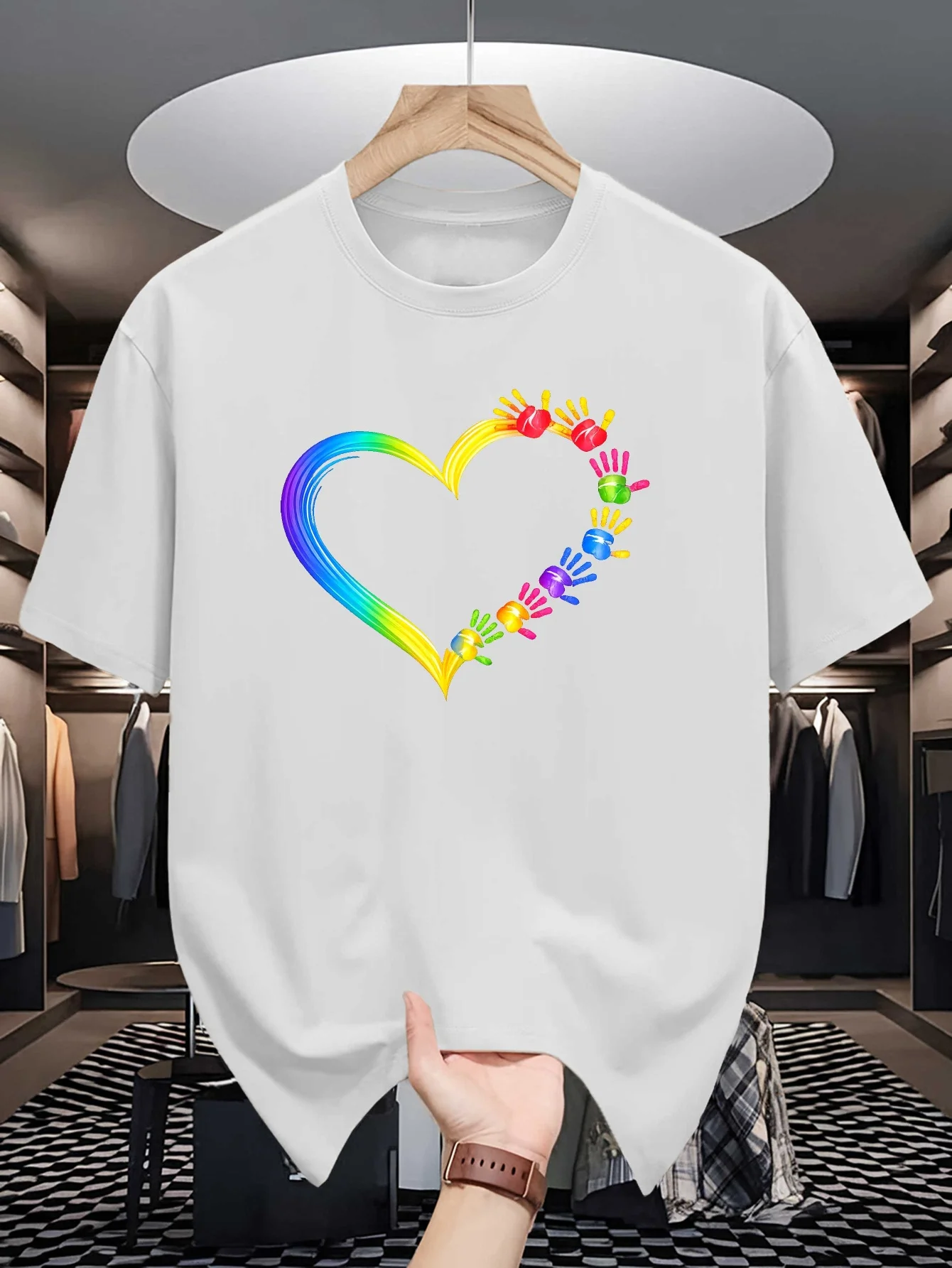 T-shirt à col rond pour homme avec motif cœur empreinte de main arc-en-ciel, symbole d'unité en forme de paume colorée, manches courtes, décontracté, style urbain