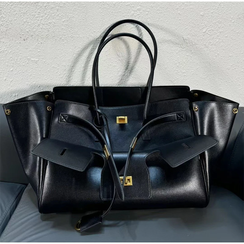 

Brand New Large Capacity Tote Bag Luxury Fashion Handbag Buckle Design Shoulder Bag Fashion Casual Clutch Versatile Travel Bag