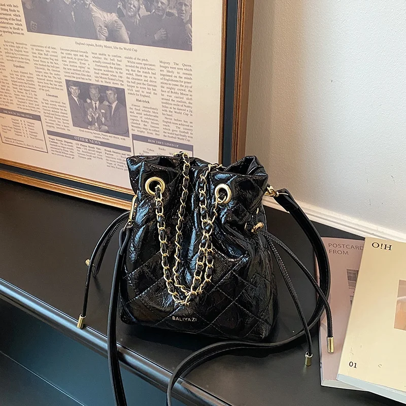Quilted Drawstring Bucket Bag For Women Glossy Patent Chain Shoulder Bag Mini Drawstring Crossbody Bag Elegant Ladies Evening Da