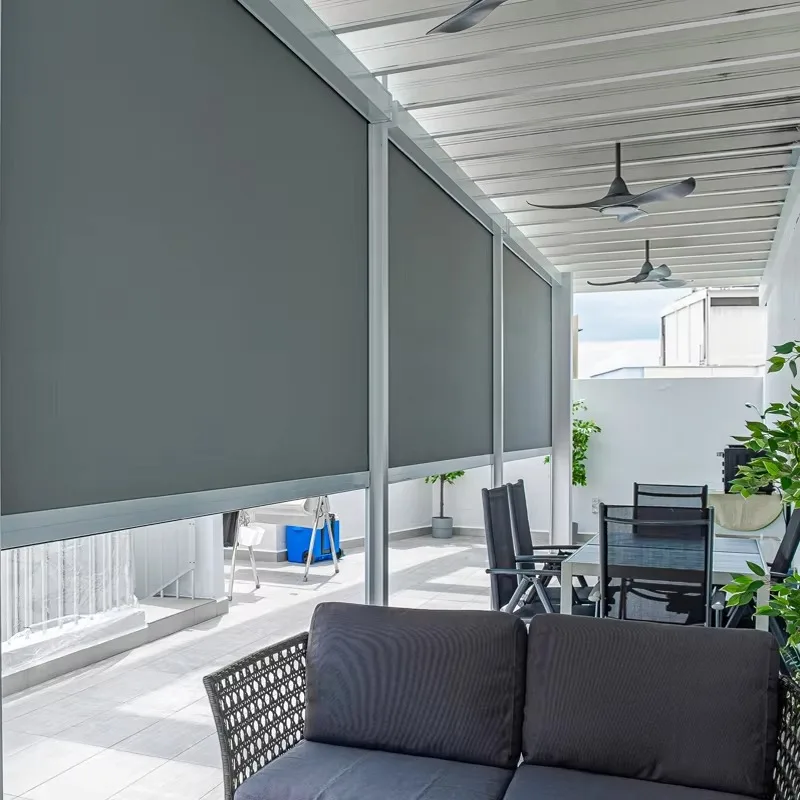 [سعر المصنع] ستائر خارجية بمحركات مقاومة للرياح وشاشة بسحاب كهربائية للفناء