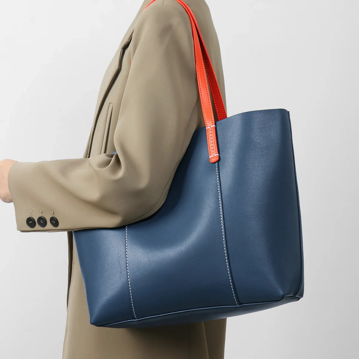 

100% Genuine Leather Vintage Fashionable Diaper Bag Trendy Letter Logo Crossbody Bag For Ladies Casual Chic