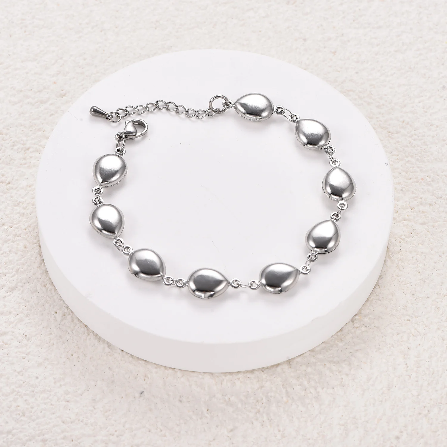 Kreatives Personalisiertes Rundes Armband aus Edelstahl, Wasserdichtes Fußkettchen, Modischer Trendschmuck für Frauen – Detail 2