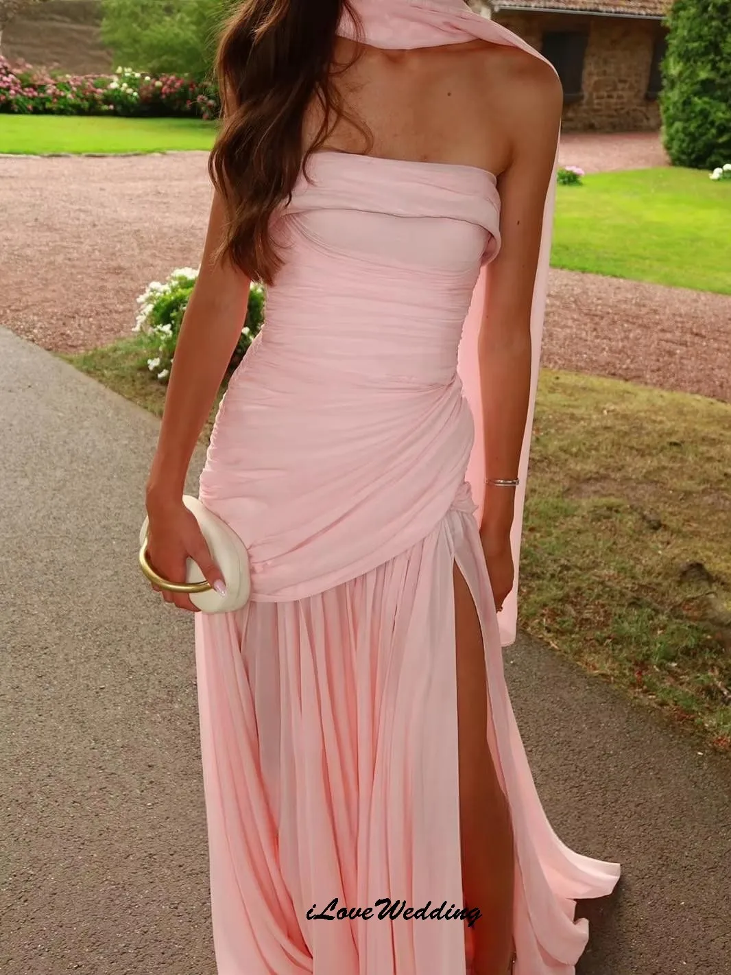 تخصيص الوردي الشيفون حمالة فساتين لحضور الحفلات الموسيقية 2025 مطوي الزفاف النساء ضيف فستان أشرطة فستان سهرة أنيق طول الأرض