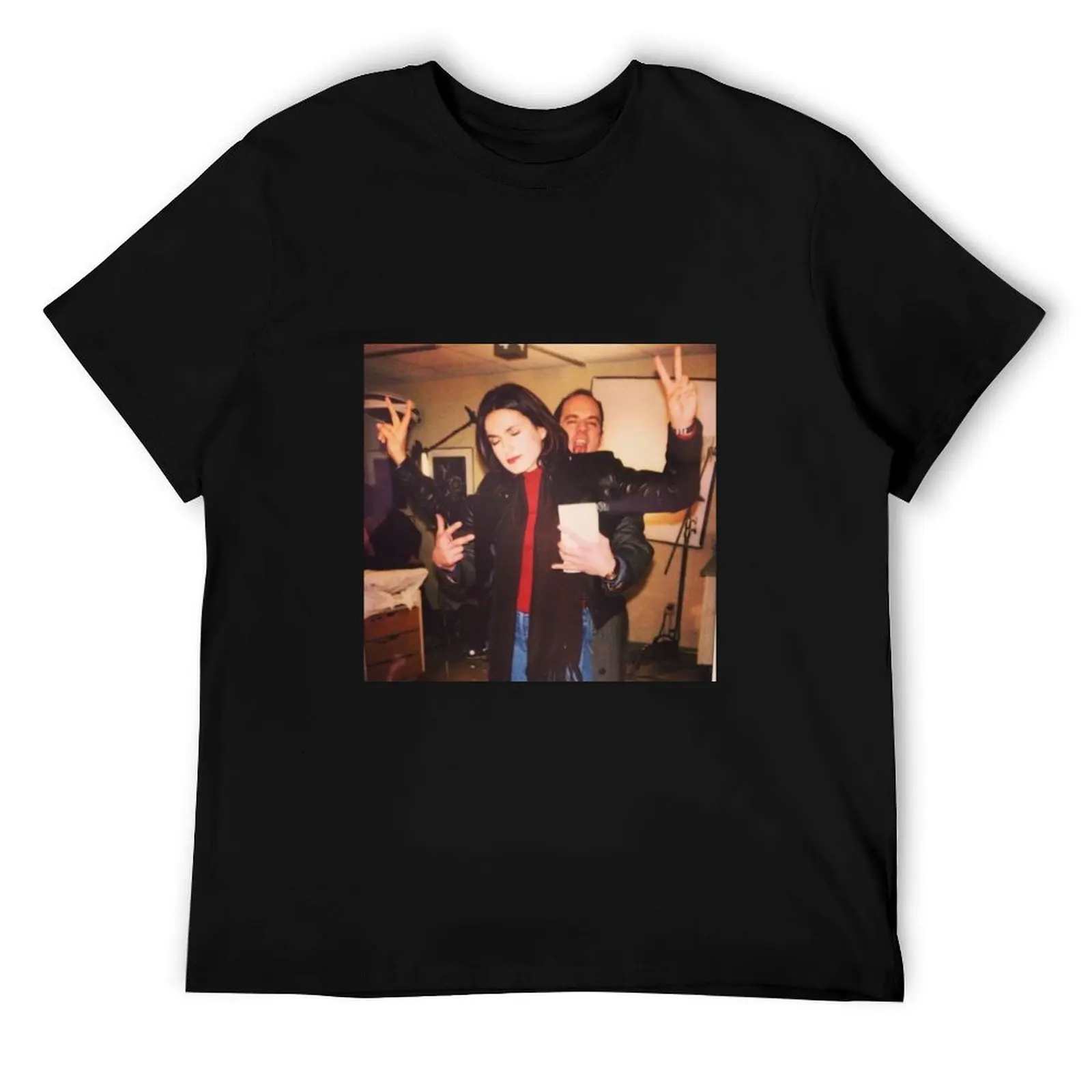 ماريسكا هارجيتاي وكريس ميلوني SVU تي شيرت رجل تي شيرت جرافيك مطبوعة تي شيرت للرجل رجل تي شيرت جرافيك تي شيرت